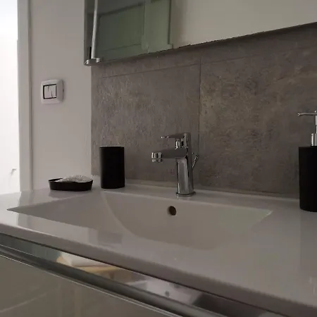 Re Carlo Pensión Catania