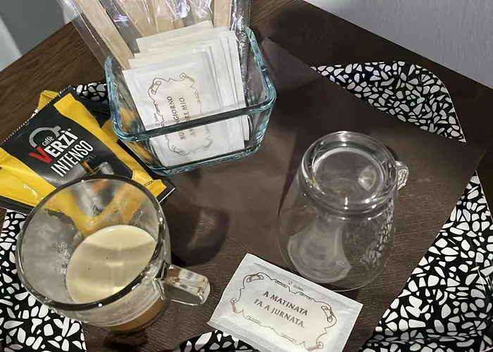 Re Carlo ゲストハウス 3*